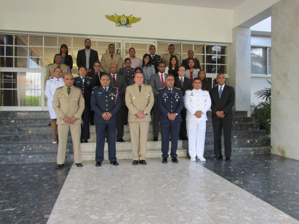 Ministerio de Defensa EGAEE recibe a cursantes de la Décima Segunda Promoción de la especialidad de Geopolítica.