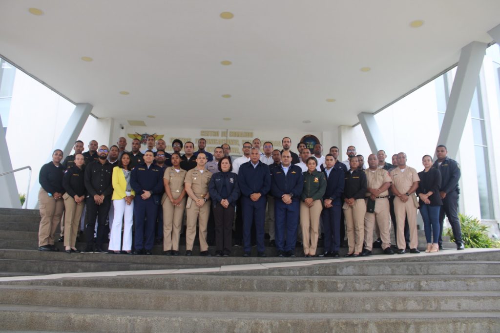 Visita de los Cursantes del VIII Diplomado de Ciberseguridad y Ciberdefensa, al C5i del Ministerio de Defensa (MIDE).